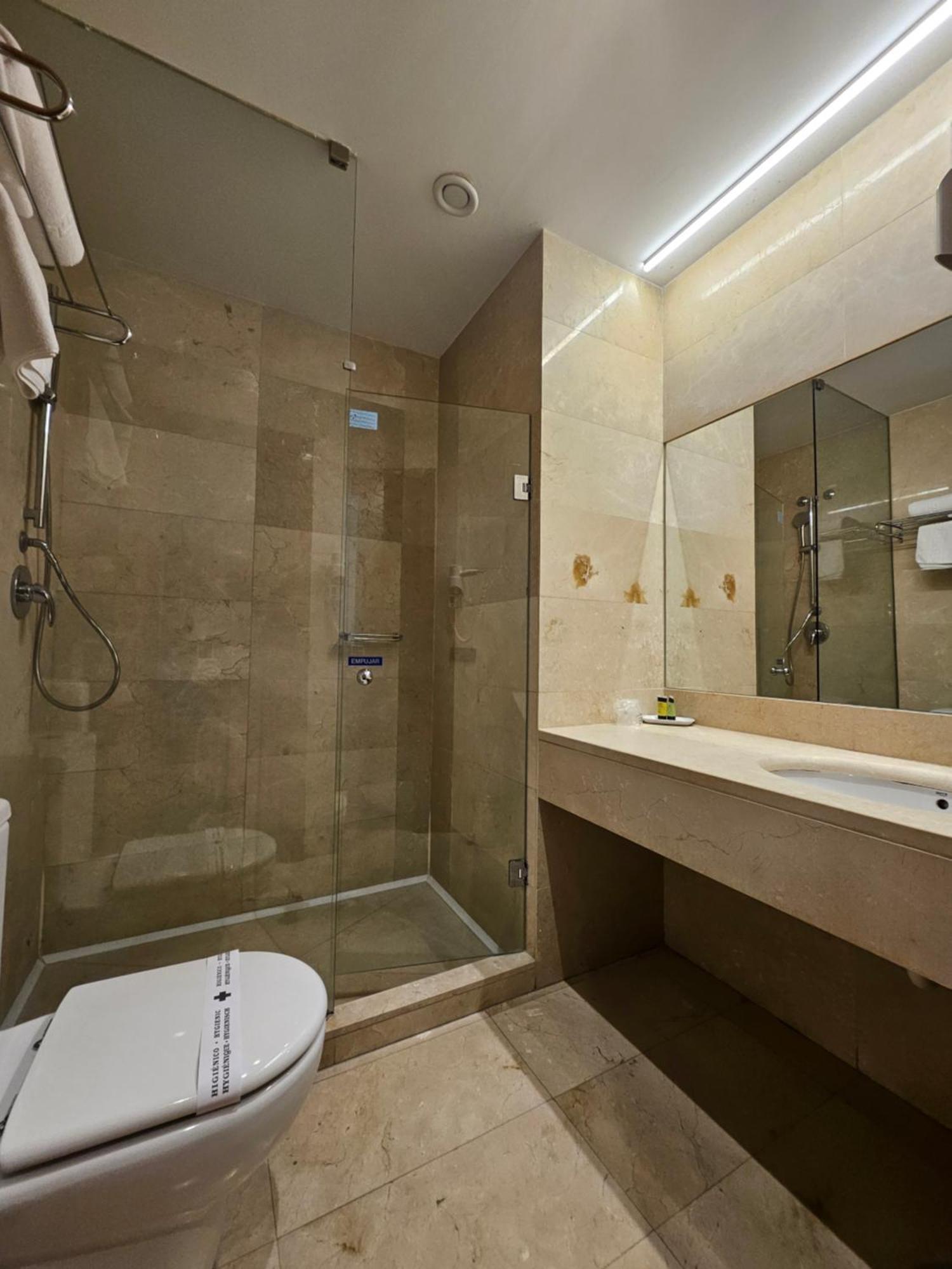 Duque De Wellington Otel Vitoria-Gasteiz Dış mekan fotoğraf